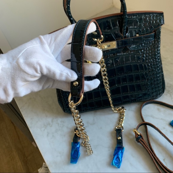 Fashion Navy Leather HandBag Gold Lock - Picture 7 of 10